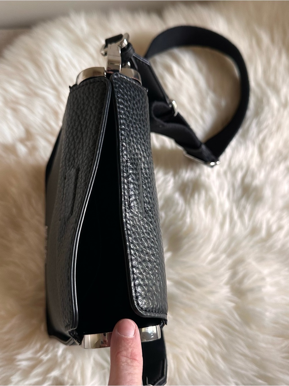 Calvin Klein Fay mini crossbody black - Picture 5 of 14